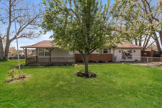 Building Photo - 2415 Lynnfork Ave