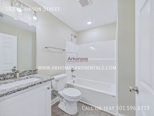 Photo - 1820 Johnson St