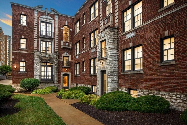 Building Photo - 6218 Northwood Ave Unit 11