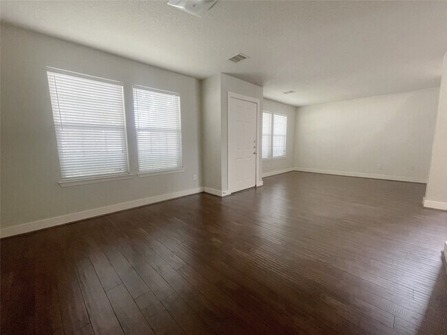 Photo - 20806 Settlers Lake Cir N