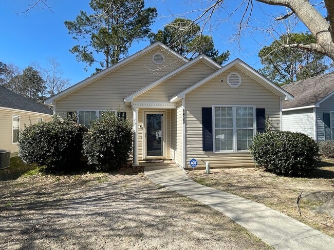 Building Photo - 1639 Fresno St