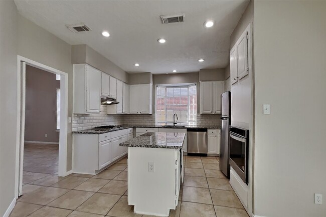 Photo - 7918 Hidden Oaks Ln