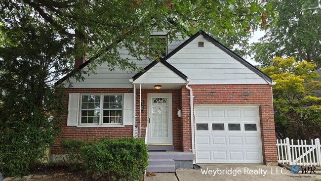 Building Photo - Updated 3 Bedroom 2 Full Bath House in the...
