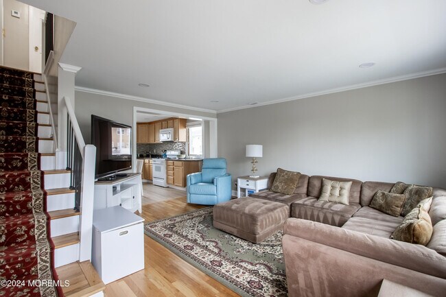 Photo - 32 Howland Ave