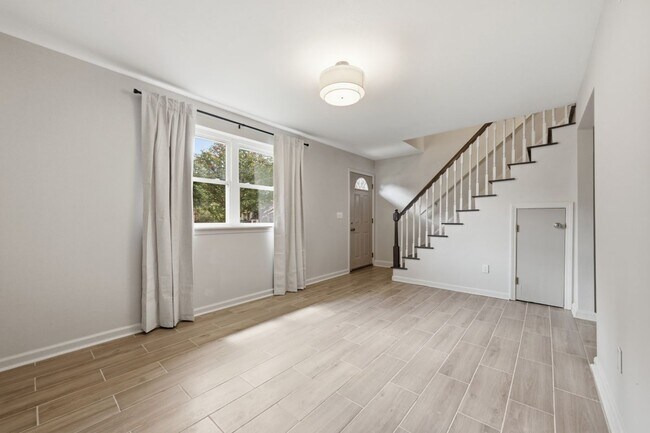 Photo - 6180 Milne Blvd