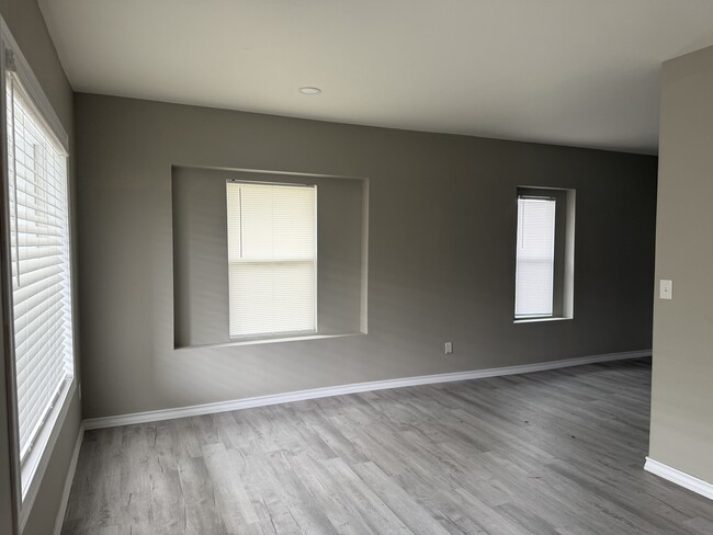 Building Photo - 709 E Jackson Ave Rental