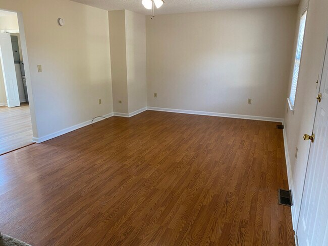 Photo - 506 Dover St