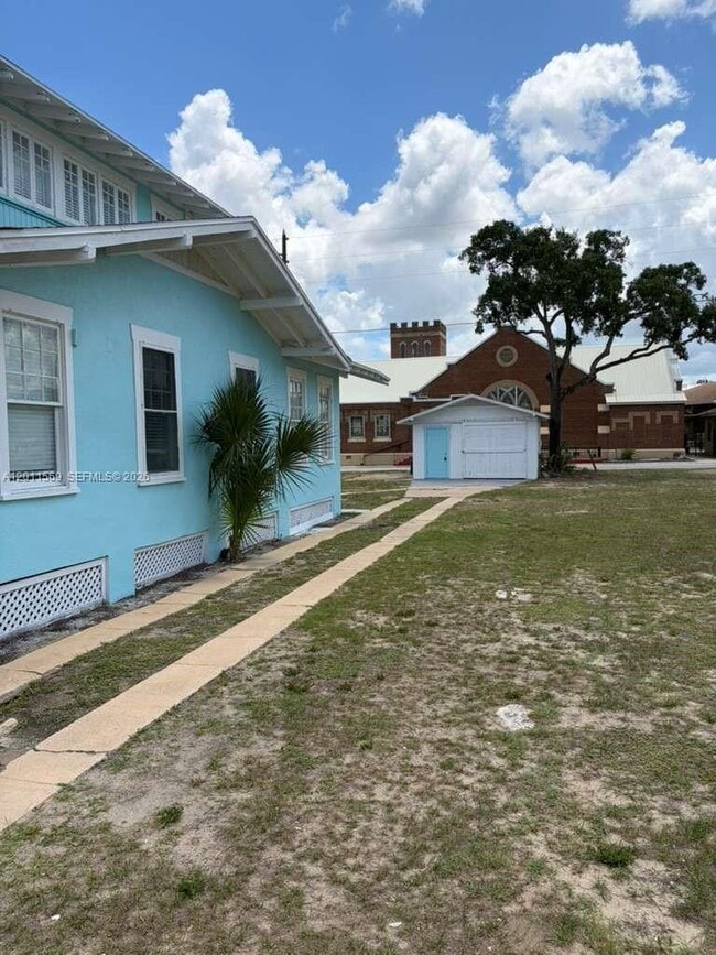 Photo - 1870 Lakeview Dr