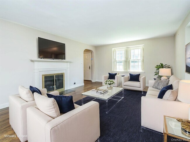 Photo - 221 Manhasset Ave