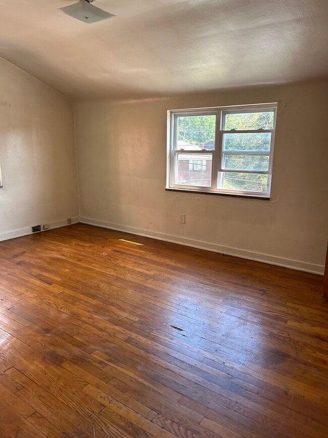 Photo - 1403 Woodlawn Ave