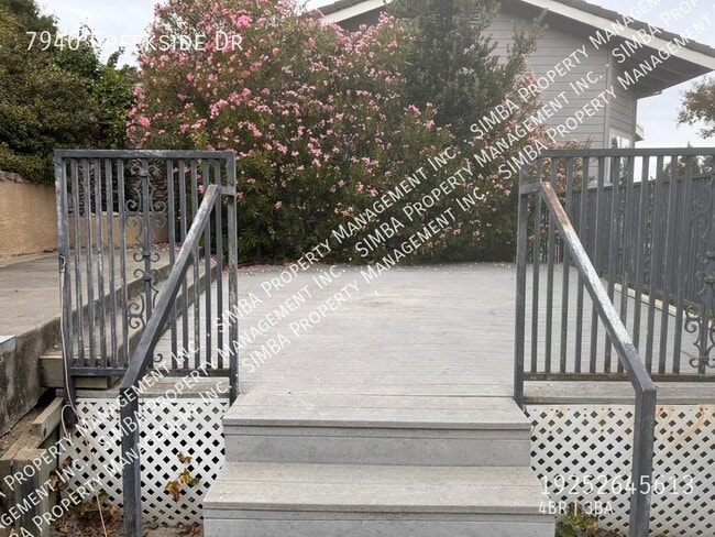 Photo - 7940 Creekside Dr