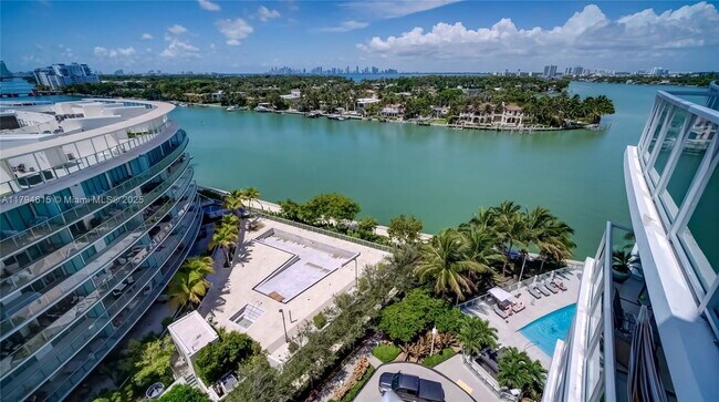 Building Photo - 6700 Indian Creek Dr Unit 1102