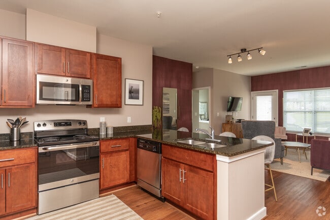 2BR, 2BA - 1053 SF