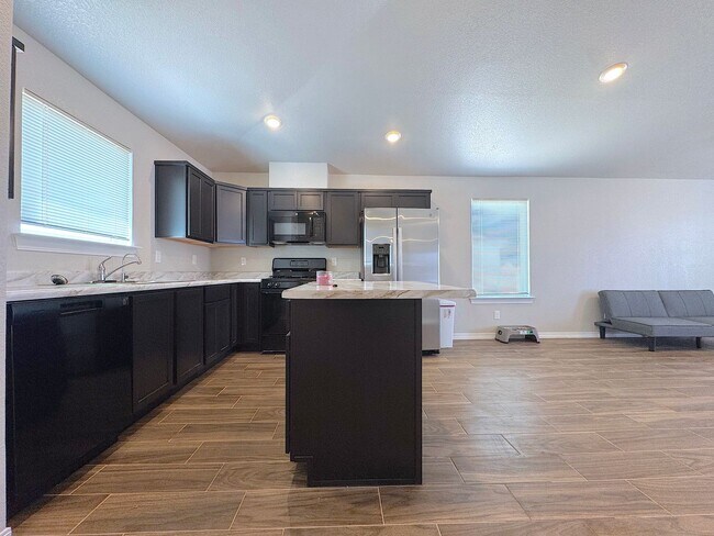 Photo - East El Paso 3 bed 2 Bath Refrig A/C!