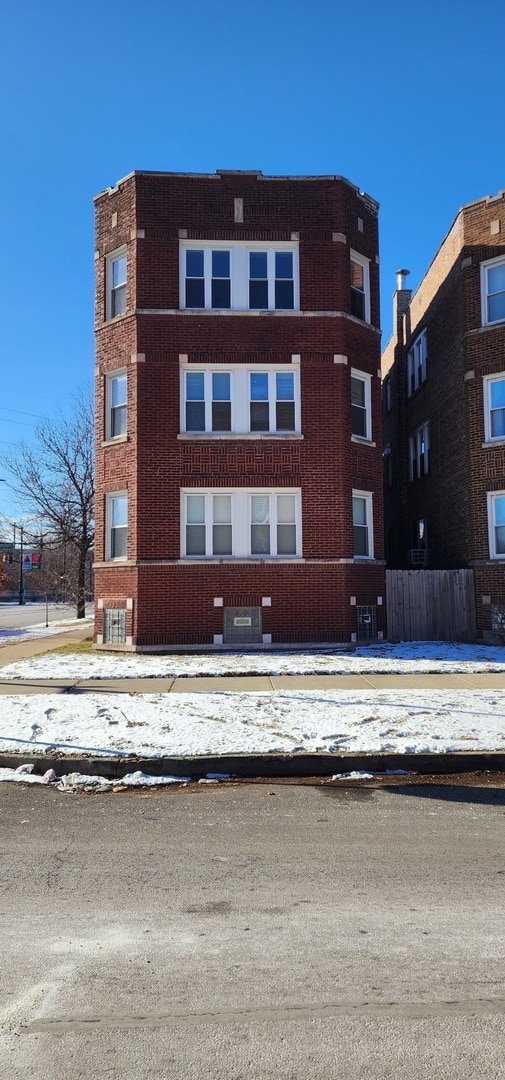 Building Photo - 7556 S Kenwood Ave Unit 2