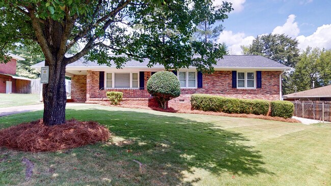 Photo - 925 Avocado St