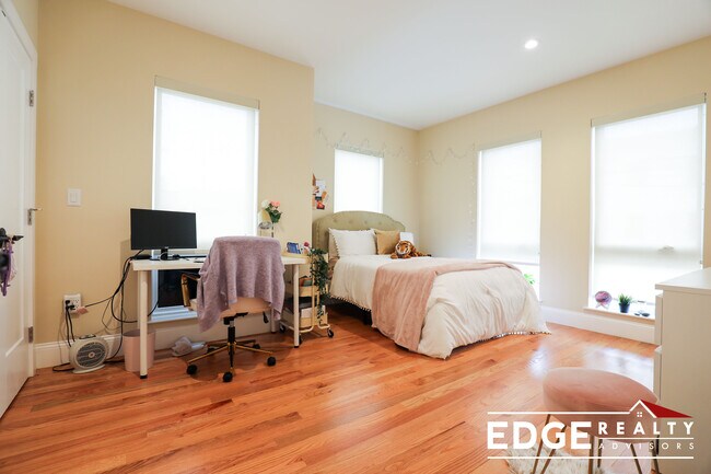 Photo - 58 Hunnewell Ave Unit 3