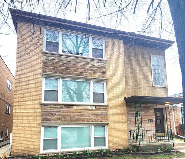 Building Photo - 5910 W Gunnison St Unit 1R