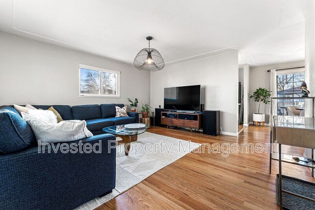 Photo - 7435 Julian St