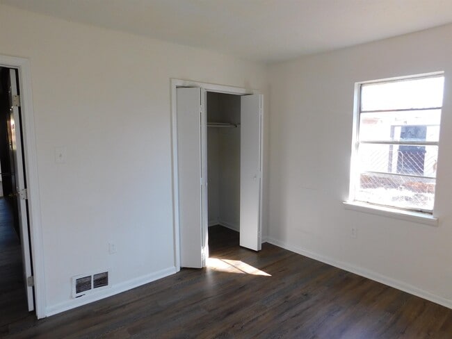 Photo - 2367 Hubbard Ave