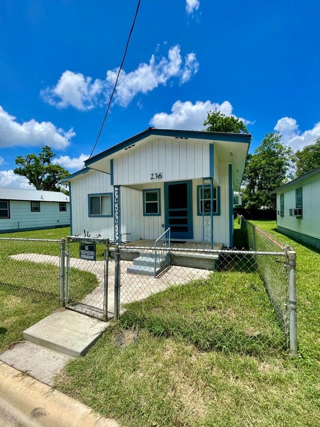 Photo - 2 Bedroom - New & Improved - Centrally Loc...