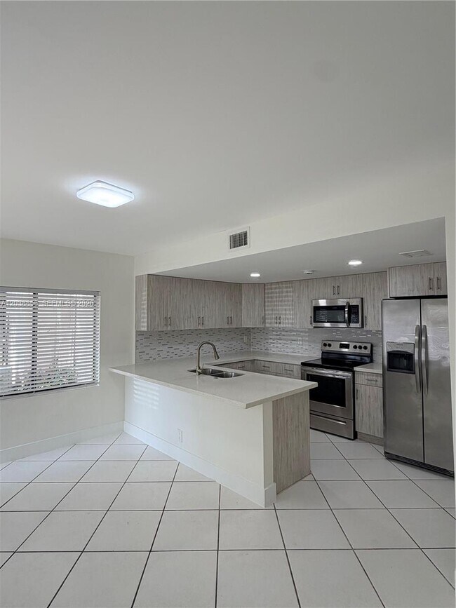 4705 SW 62nd Ave Unit 104
