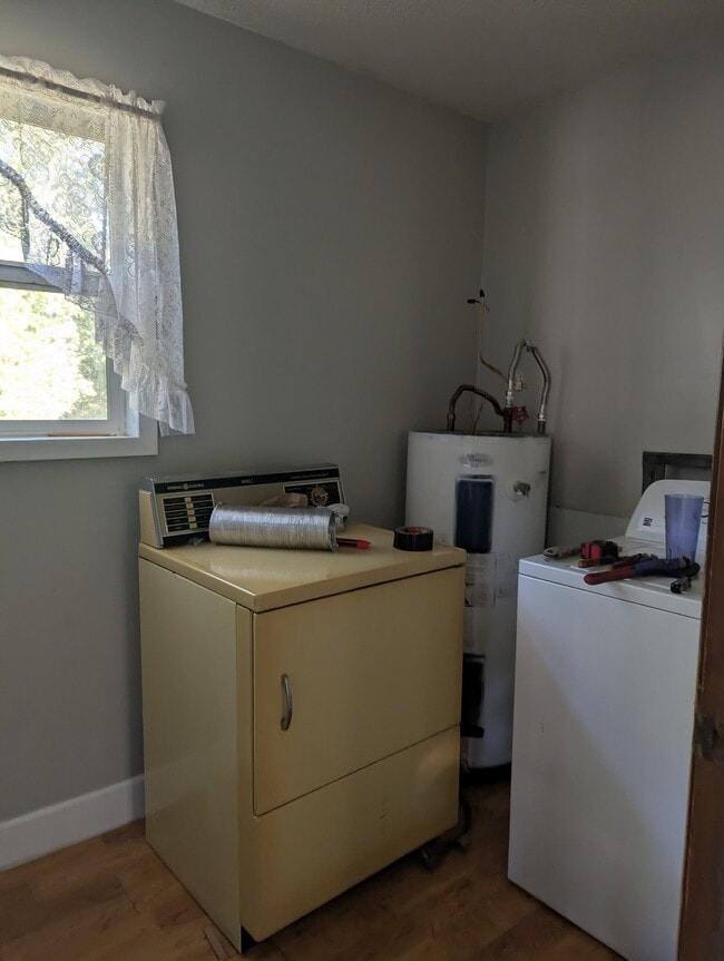 Photo - 506 Sawmill Rd
