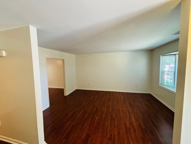 Photo - 1911 Sussex Rd