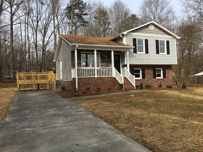 Beautiful 3BR/2.5BA home in Pfafftown! Com... - Beautiful 3BR/2.5BA home in Pfafftown! Com...