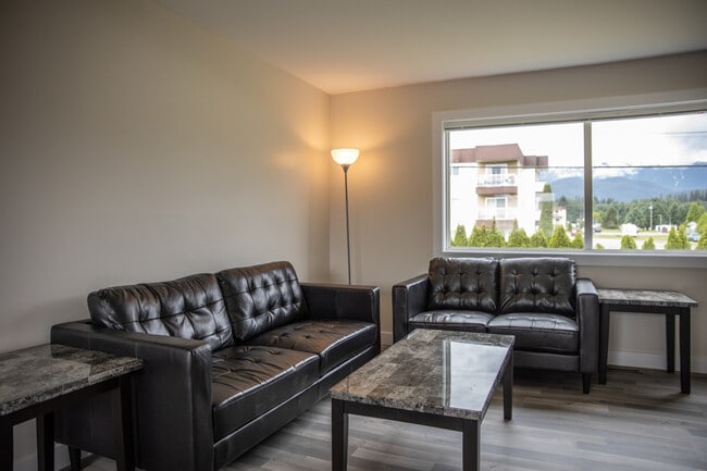 Building Photo - 16 Little Wedeene St