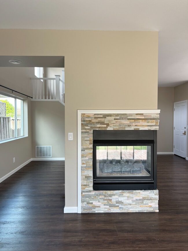 Photo - 18106 Stonehaven Casa