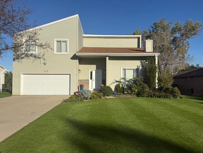 Building Photo - 2305 S 165th St