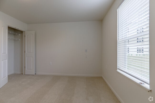 2 Bed/ 1.5 Bath - 940 SQ FT