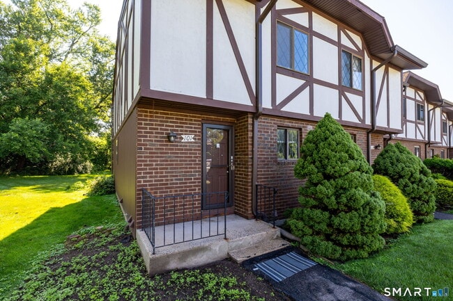 Building Photo - 101 Cedar Hollow Dr Unit 101