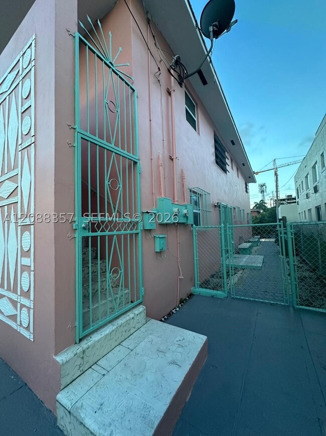 Photo - 822 SW 6th St Unit 1