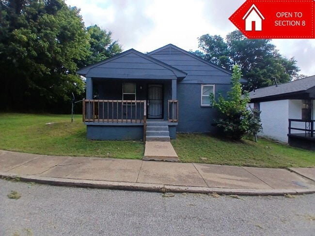 Building Photo - Charming 3 bedroom 1 bath home - Open To S...