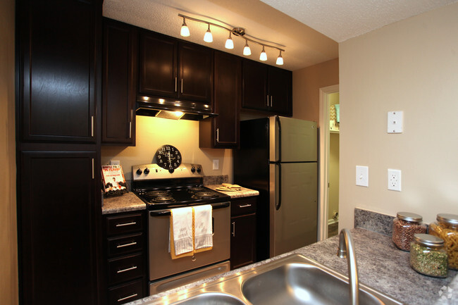 1 bedroom fully upgraded kitchen - Briarleigh Park Rental