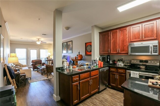 Photo - 910 W 25th St Unit 204