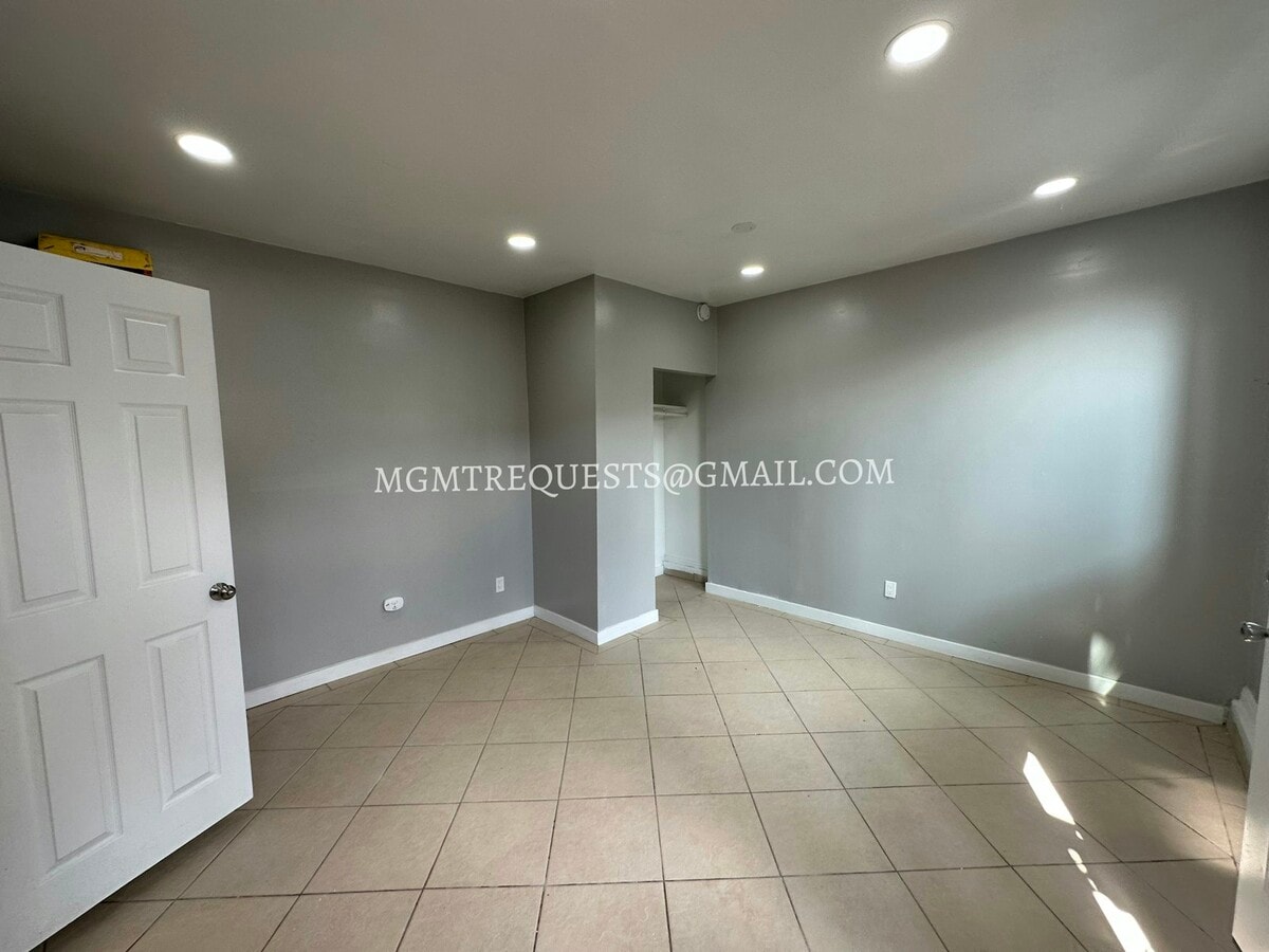 Photo - 11617 Kornblum Ave. Unidad 11623