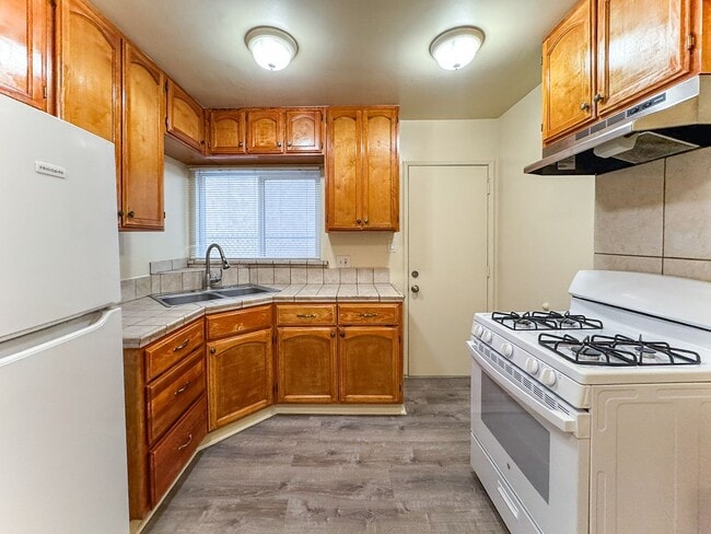 4253 1/2 S Centinela Ave-