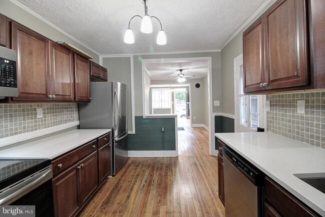 Photo - 213 E 6th St