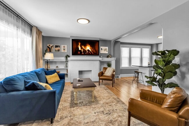 Photo - Furnished 7-Bedroom, 4-Bath Whole House in North Buffalo Unit H