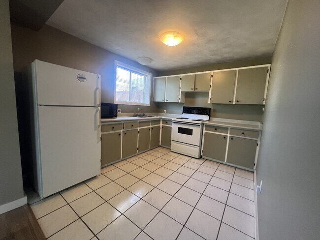 Photo - 649 Farquhar St