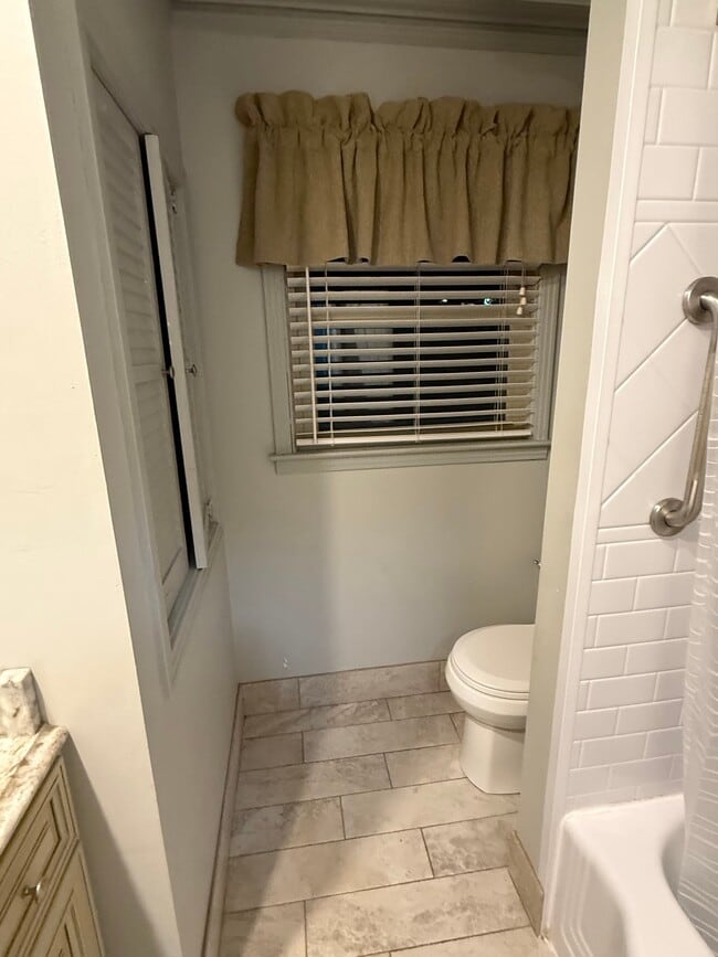 Photo - 212 White Oak St