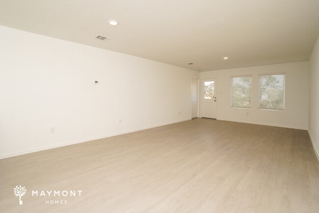 Photo - 543 Layne Overlook