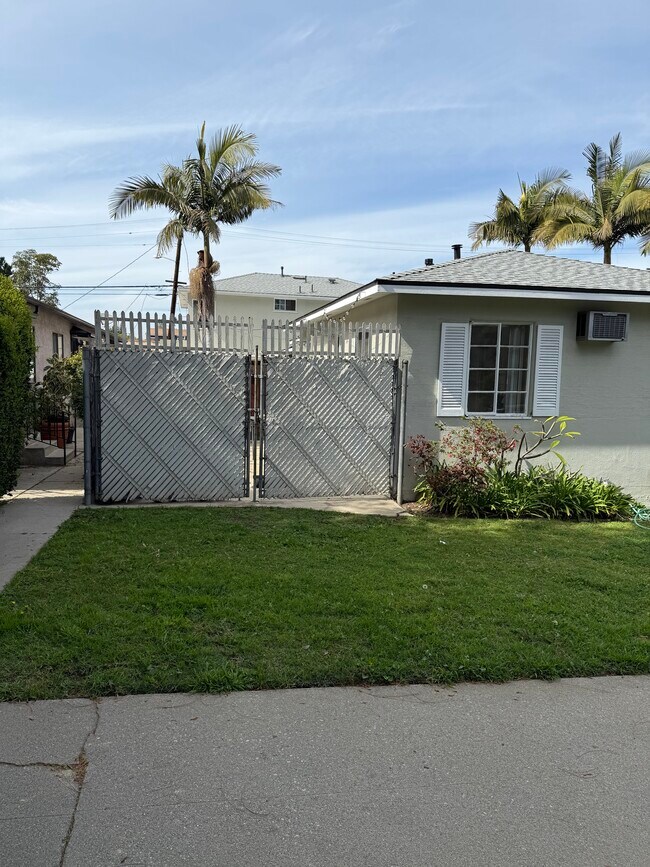 2599 Wellesley Ave Unit 2599