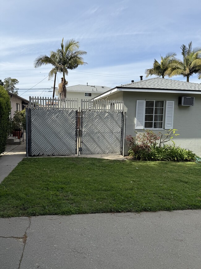 Photo - 2599 Wellesley Ave Unidad 2599
