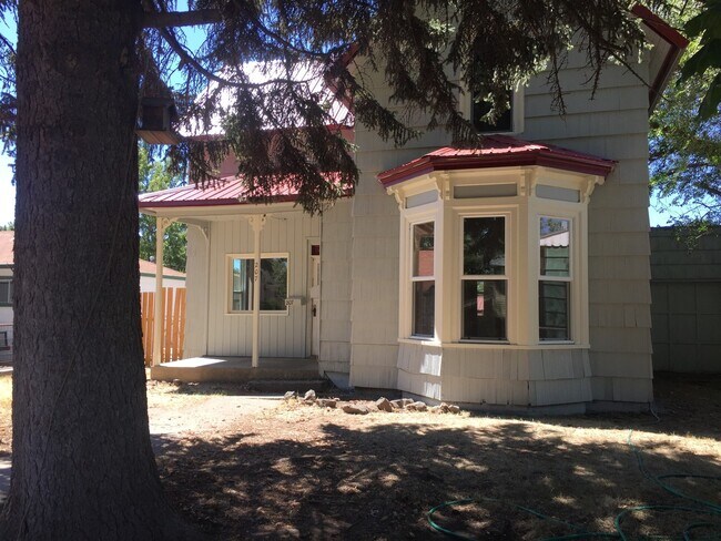 Building Photo - 207 S Sprague St Unit 207 1/2 S Sprague