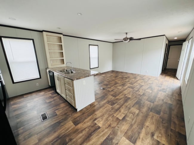 Photo - 9477 Lansdowne Rd