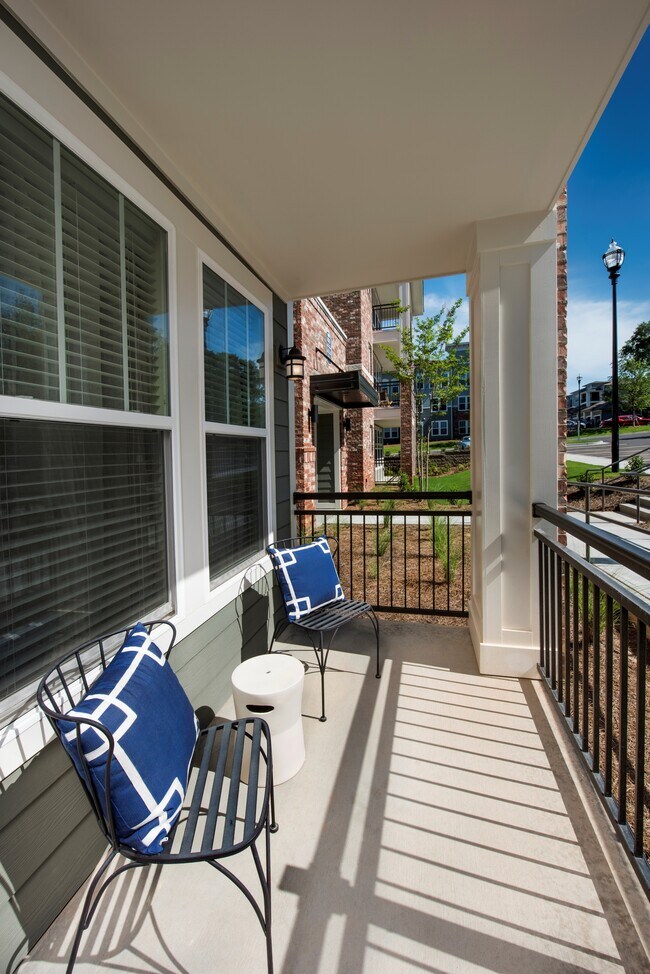 Model Porch 01